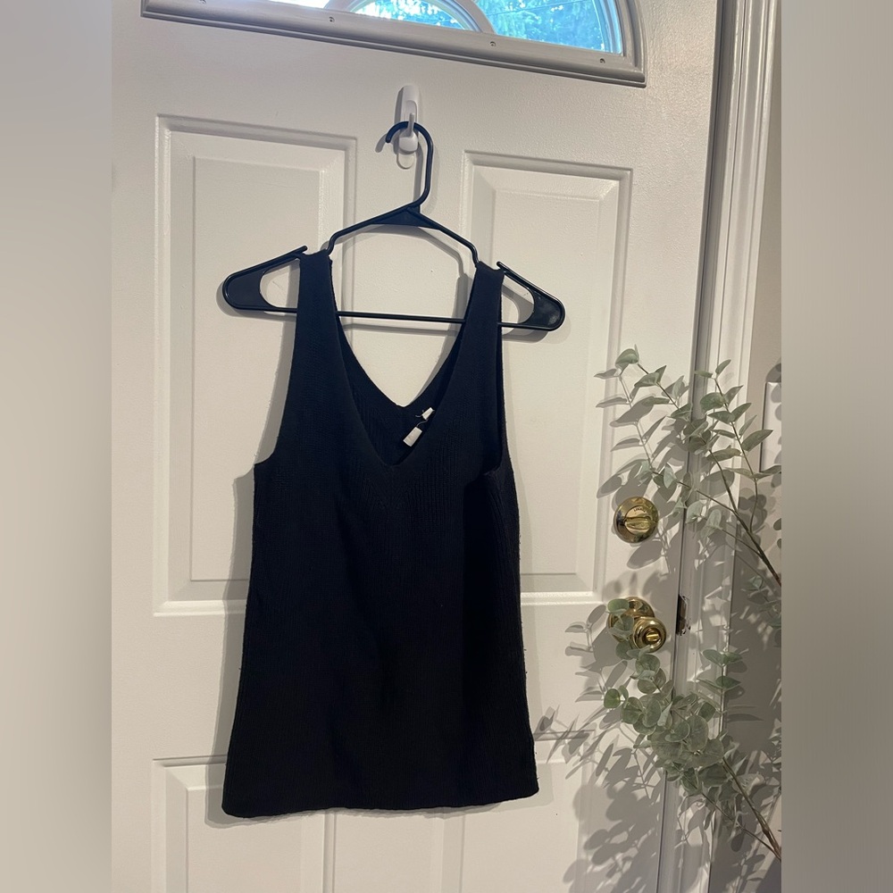GAP vneck sweater sleeveless top super soft like new size small